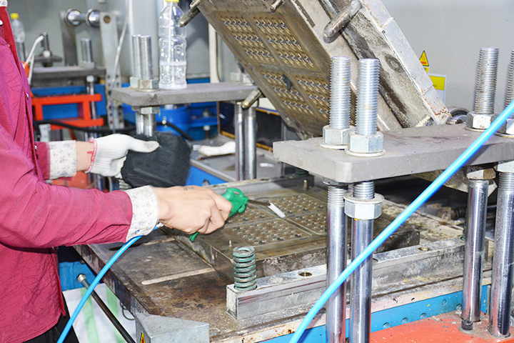 硅膠模具的使用技巧,什么是硅膠模具,硅膠模具和樹脂模具的區別 硅膠模具的使用技巧,什么是硅膠模具,硅膠模具和樹脂模具的區別