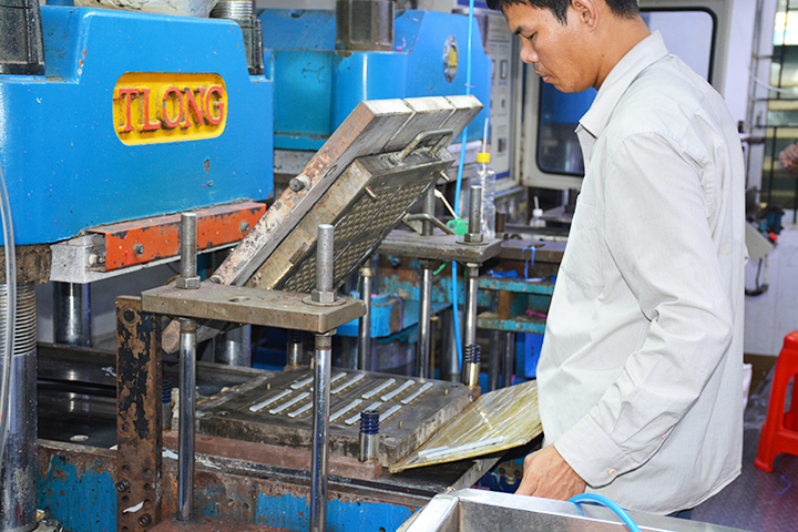 硅膠模壓成型的優點和缺點 硅膠模壓成型的優點和缺點