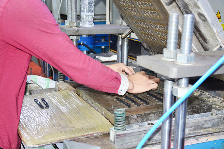 硅膠模壓成型的優點和缺點 硅膠模壓成型的優點和缺點