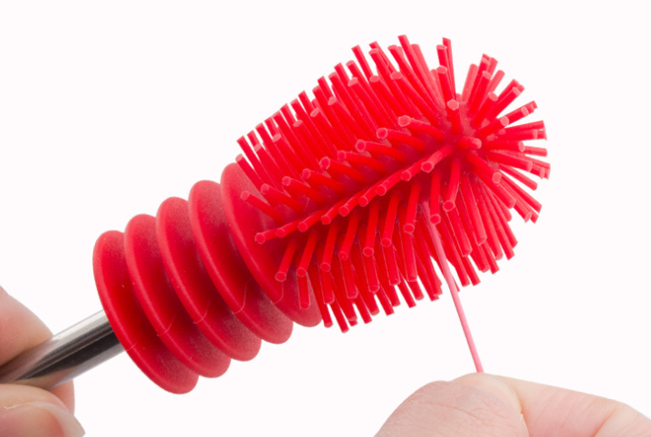 硅膠材質對于小孩子和家庭的應用是非常廣泛的,像硅膠奶嘴、硅膠奶瓶、硅膠廚具等都是用硅膠材質制作而成的,我們在使用硅膠奶瓶的時候每天都需要清洗很多次,以前清洗硅膠奶瓶的時候都是用塑料的刷子,或者用毛巾來清洗硅膠奶瓶,那么硅膠奶瓶刷有什么好處呢,硅膠奶瓶刷更安全無毒,清洗的時候不會掉毛刷,使用壽命很長,那么硅膠奶瓶刷定制需要注意什么問題,東莞硅膠奶瓶刷定制廠家哪家好,今天硅膠制品廠小編就來和大家介紹一下。 硅膠材質對于小孩子和家庭的應用是非常廣泛的,像硅膠奶嘴、硅膠奶瓶、硅膠廚具等都是用硅膠材質制作而成的,我們在使用硅膠奶瓶的時候每天都需要清洗很多次,以前清洗硅膠奶瓶的時候都是用塑料的刷子,或者用毛巾來清洗硅膠奶瓶,那么硅膠奶瓶刷有什么好處呢,硅膠奶瓶刷更安全無毒,清洗的時候不會掉毛刷,使用壽命很長,那么硅膠奶瓶刷定制需要注意什么問題,東莞硅膠奶瓶刷定制廠家哪家好,今天硅膠制品廠小編就來和大家介紹一下。